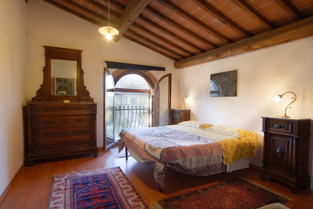 فيلا سان جيمينيانوفي Agriturismo Le Volpaie الغرفة الصورة