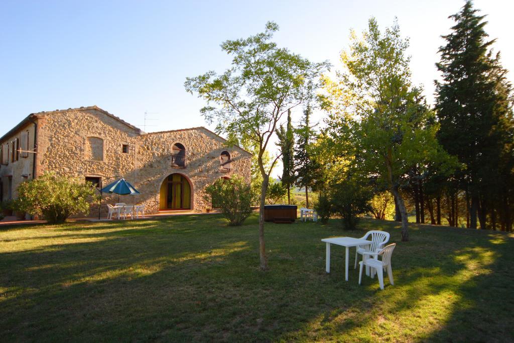 فيلا سان جيمينيانوفي Agriturismo Le Volpaie المظهر الخارجي الصورة